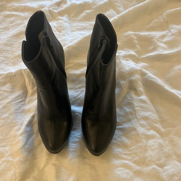 Private label custom made designer boots from Bogota, Colombia - Picture 2 of 4